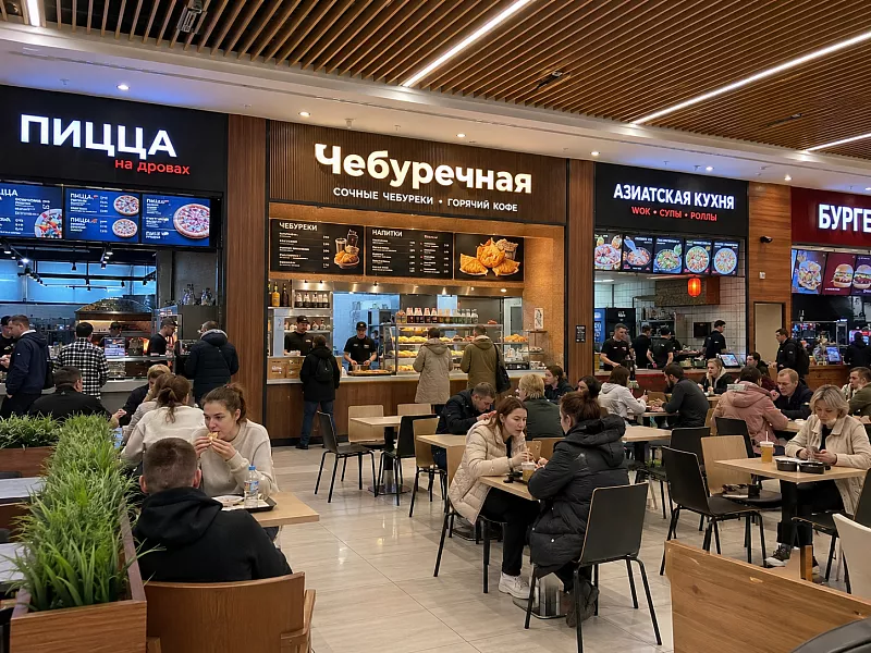 Фудкорд в крупном ТЦ, чебуречная