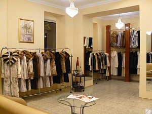 Магазин женской верхней одежды в крупном ТРЦ