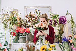 Действующий цветочный магазин с корпоративными клиентами, чистая прибыль 100 000 +